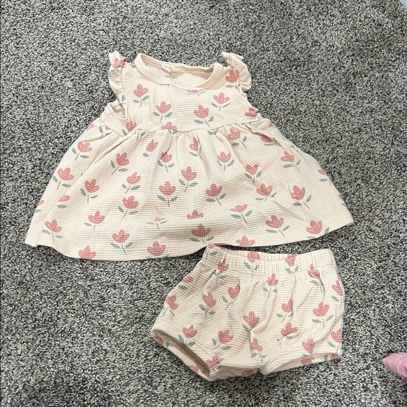 Quincy Mae Other - Quincy Mae Pink and Cream Floral Diaper Cover Set